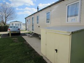Caister Holiday Park - Holiday Accommodation 8567 - Norfolk - 1189175 - thumbnail photo 10