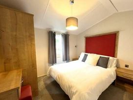 Manor Park Holiday Village - Holiday Accommodation 8689 - Norfolk - 1189185 - thumbnail photo 4