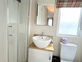 Manor Park Holiday Village - Holiday Accommodation 8689 - Norfolk - 1189185 - thumbnail photo 6