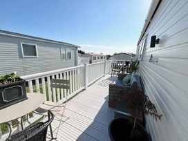 Manor Park Holiday Village - Holiday Accommodation 8689 - Norfolk - 1189185 - thumbnail photo 7