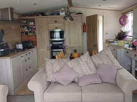 Cayton Bay Caravan Park - Holiday Accommodation 869 - North Yorkshire (incl. Whitby) - 1189186 - thumbnail photo 4
