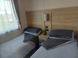 Cayton Bay Caravan Park - Holiday Accommodation 869 - North Yorkshire (incl. Whitby) - 1189186 - thumbnail photo 12