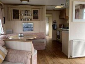 Happy Days Caravan Park - Holiday Accommodation 8736 - North Wales - 1189192 - thumbnail photo 2