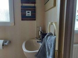Happy Days Caravan Park - Holiday Accommodation 8736 - North Wales - 1189192 - thumbnail photo 5