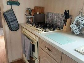 Happy Days Caravan Park - Holiday Accommodation 8736 - North Wales - 1189192 - thumbnail photo 9