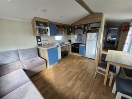 Golden Sands - Holiday Accommodation 8774 - Lincolnshire - 1189198 - thumbnail photo 2