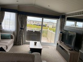 Primrose Valley Holiday Park - Holiday Accommodation 879 - North Yorkshire (incl. Whitby) - 1189200 - thumbnail photo 9