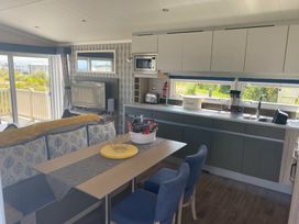 Primrose Valley Holiday Park - Holiday Accommodation 879 - North Yorkshire (incl. Whitby) - 1189200 - thumbnail photo 11