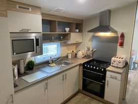 Tattershall Lakes Country Park - Holiday Accommodation 8859 - Lincolnshire - 1189209 - thumbnail photo 5