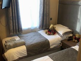 Kiln Park Holiday Park - Holiday Accommodation 8885 - South Wales - 1189211 - thumbnail photo 9