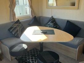 Greenacres Holiday Park - Holiday Accommodation 89 - North Wales - 1189212 - thumbnail photo 4