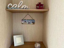 Greenacres Holiday Park - Holiday Accommodation 89 - North Wales - 1189212 - thumbnail photo 12