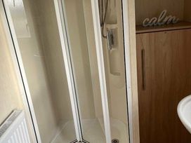 Greenacres Holiday Park - Holiday Accommodation 89 - North Wales - 1189212 - thumbnail photo 13