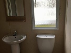 Greenacres Holiday Park - Holiday Accommodation 89 - North Wales - 1189212 - thumbnail photo 14