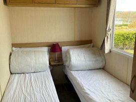 Greenacres Holiday Park - Holiday Accommodation 89 - North Wales - 1189212 - thumbnail photo 17