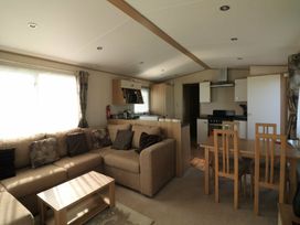 White Acres Holiday Park - Holiday Accommodation 895 - Cornwall - 1189216 - thumbnail photo 6