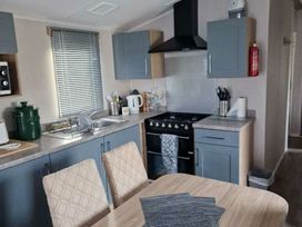 Lido Beach Holiday Park - Holiday Accommodation 9040 - North Wales - 1189220 - thumbnail photo 6