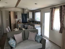 Kingfisher Caravan Park - Holiday Accommodation 9056 - Lincolnshire - 1189221 - thumbnail photo 2