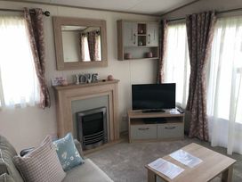 Kingfisher Caravan Park - Holiday Accommodation 9056 - Lincolnshire - 1189221 - thumbnail photo 3