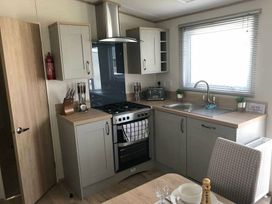 Kingfisher Caravan Park - Holiday Accommodation 9056 - Lincolnshire - 1189221 - thumbnail photo 4