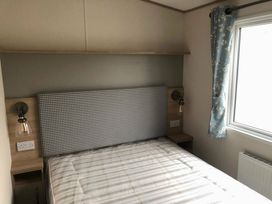 Kingfisher Caravan Park - Holiday Accommodation 9056 - Lincolnshire - 1189221 - thumbnail photo 8
