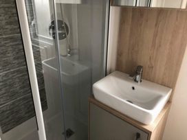 Kingfisher Caravan Park - Holiday Accommodation 9056 - Lincolnshire - 1189221 - thumbnail photo 11
