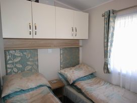 Pinewoods Holiday Park - Holiday Accommodation 9092 - Norfolk - 1189222 - thumbnail photo 5
