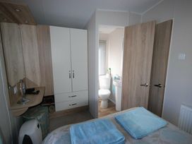 Pinewoods Holiday Park - Holiday Accommodation 9092 - Norfolk - 1189222 - thumbnail photo 8