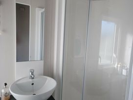 Pinewoods Holiday Park - Holiday Accommodation 9092 - Norfolk - 1189222 - thumbnail photo 10