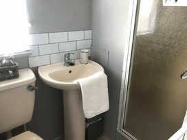 West Sands - Holiday Accommodation 9171 - Hampshire - 1189228 - thumbnail photo 13