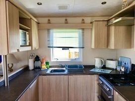 Pinewoods Holiday Park - Holiday Accommodation 9255 - Norfolk - 1189233 - thumbnail photo 3