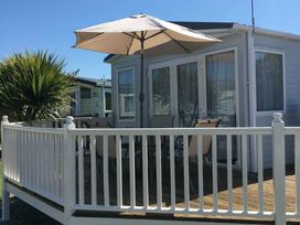 Pinewoods Holiday Park - Holiday Accommodation 9255 - Norfolk - 1189233 - thumbnail photo 7