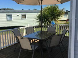 Pinewoods Holiday Park - Holiday Accommodation 9255 - Norfolk - 1189233 - thumbnail photo 8