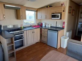 Greenacres Holiday Park - Holiday Accommodation 9317 - North Wales - 1189238 - thumbnail photo 6