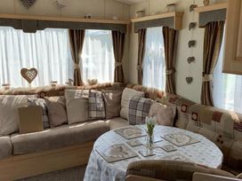 Happy Days Holiday Homes - Holiday Accommodation 9458 - Lincolnshire - 1189252 - thumbnail photo 2