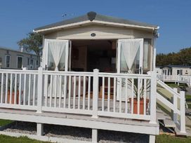 Ty Mawr Holiday Park - Holiday Accommodation 946 - North Wales - 1189253 - thumbnail photo 7