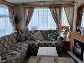 Happy Days Holiday Homes - Holiday Accommodation 9687 - Lincolnshire - 1189274 - thumbnail photo 3