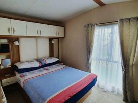 Marton Mere Holiday Village - Holiday Accommodation 9695 - Lake District - 1189276 - thumbnail photo 9
