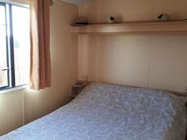 Green Farm Caravan Park - Holiday Accommodation 9807 - Norfolk - 1189289 - thumbnail photo 6