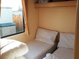 Green Farm Caravan Park - Holiday Accommodation 9807 - Norfolk - 1189289 - thumbnail photo 7