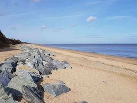 Green Farm Caravan Park - Holiday Accommodation 9807 - Norfolk - 1189289 - thumbnail photo 8
