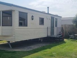 Green Farm Caravan Park - Holiday Accommodation 9807 - Norfolk - 1189289 - thumbnail photo 14