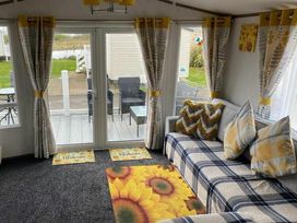 Primrose Valley Holiday Park - Holiday Accommodation 9833 - North Yorkshire (incl. Whitby) - 1189290 - thumbnail photo 3