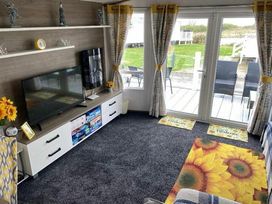 Primrose Valley Holiday Park - Holiday Accommodation 9833 - North Yorkshire (incl. Whitby) - 1189290 - thumbnail photo 14