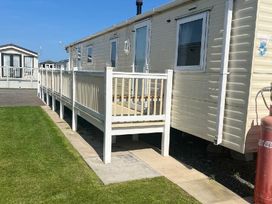 Golden Palm Resort - Holiday Accommodation 9838 - Lincolnshire - 1189292 - thumbnail photo 3