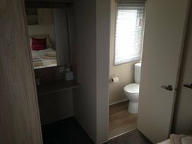 Little Argham (private land) - Holiday Accommodation 990 - North Yorkshire (incl. Whitby) - 1189301 - thumbnail photo 9