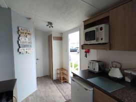 Primrose Valley Holiday Park - Holiday Accommodation 9989 - North Yorkshire (incl. Whitby) - 1189311 - thumbnail photo 7