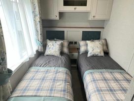 Seashore Holiday Park - Holiday Accommodation 9999 - Norfolk - 1189312 - thumbnail photo 10