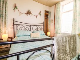 A bedroom with a bed and wardrobe at Harford