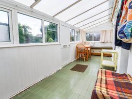 A conservatory with a table and chairs at Harford in 